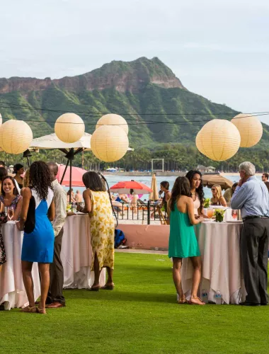 Weddings on Oʻahu An outdoor wedding in Oʻahu