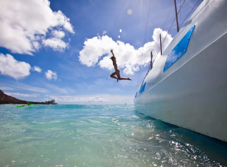 Water Activities Diving off a boat in Oʻahu